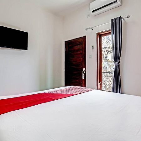 Oyo 91080 Kubu D&D Guesthouse Семиняк Екстериор снимка