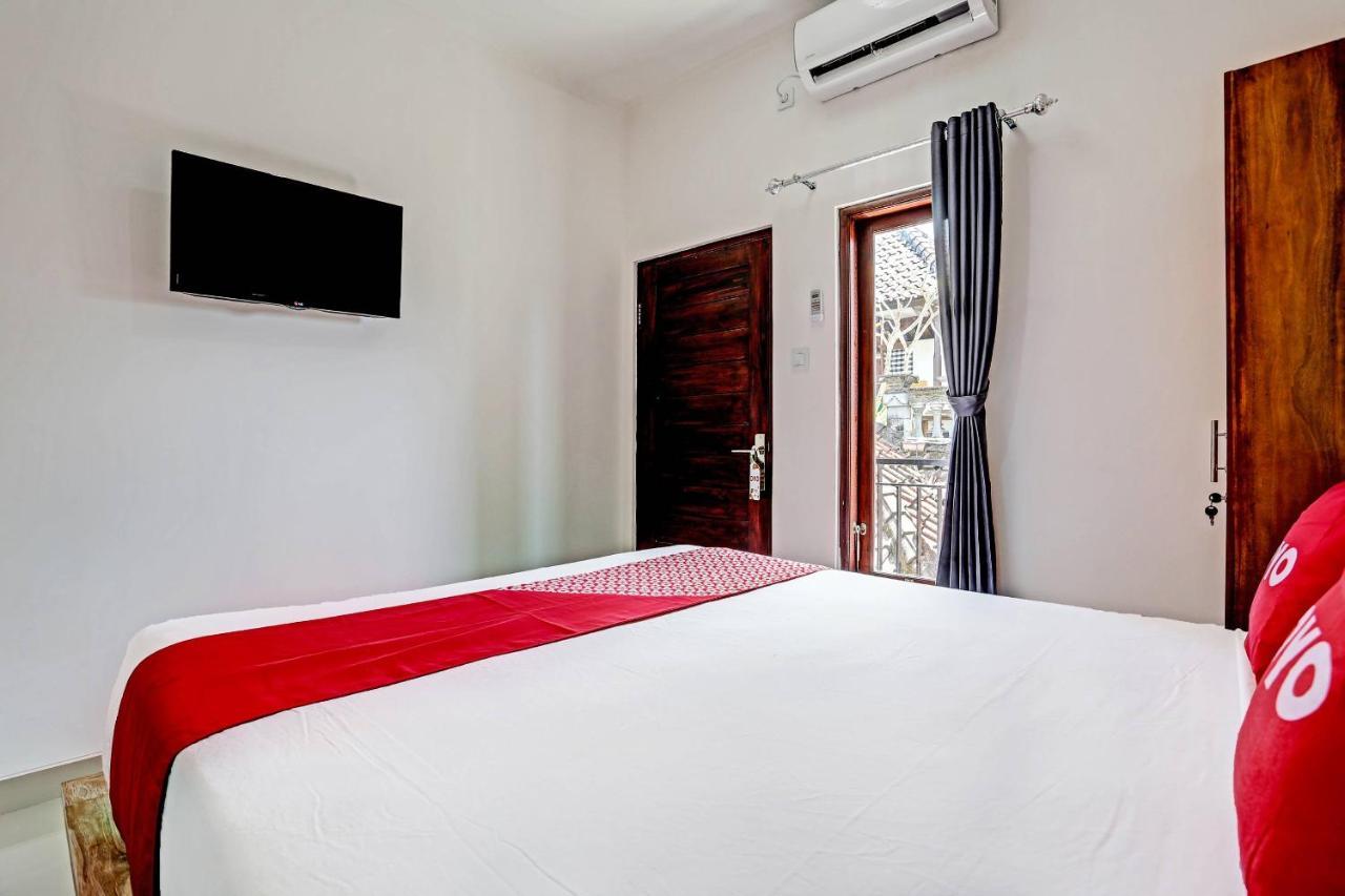 Oyo 91080 Kubu D&D Guesthouse Семиняк Екстериор снимка