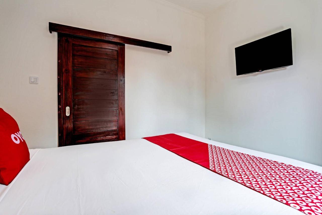 Oyo 91080 Kubu D&D Guesthouse Семиняк Екстериор снимка