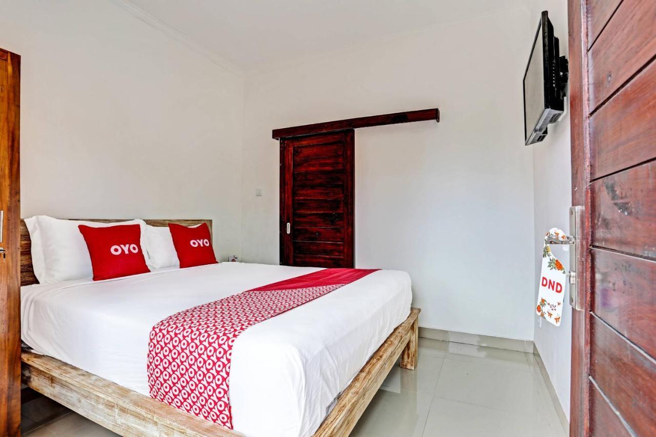 Oyo 91080 Kubu D&D Guesthouse Семиняк Екстериор снимка