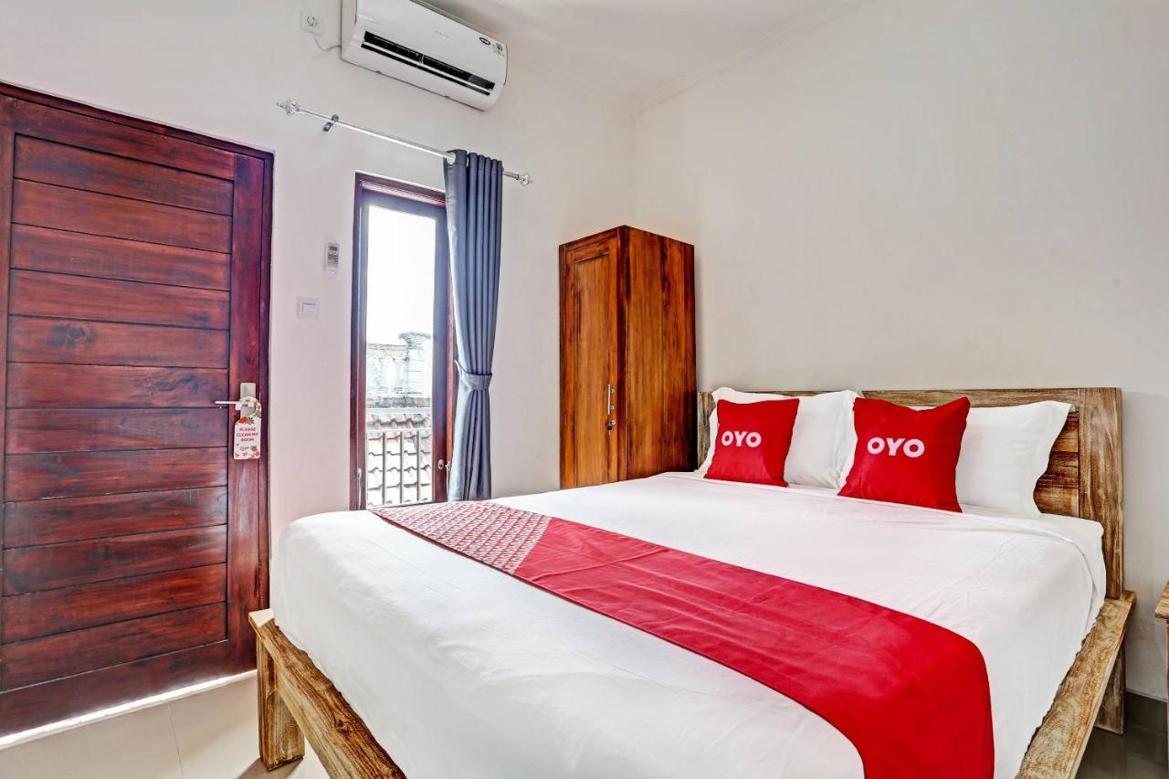 Oyo 91080 Kubu D&D Guesthouse Семиняк Екстериор снимка